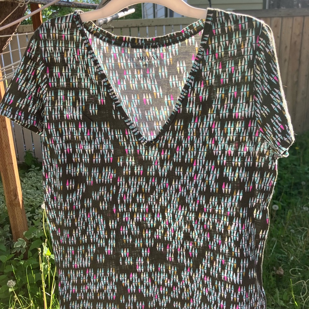 Merona Green & Colorful Patterned Women's T-Shirt Sz. L